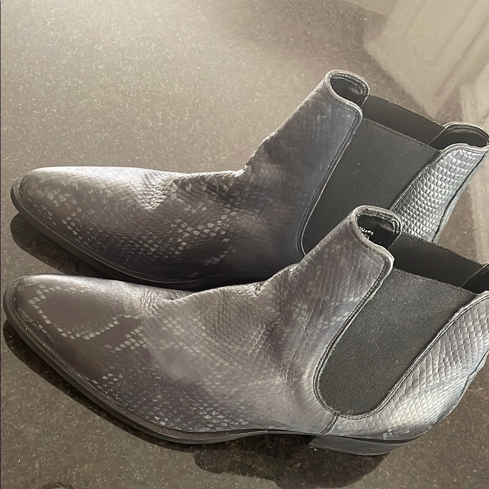 Aldo! Faux snake skin chelsea boots. NWOT. size 9.5